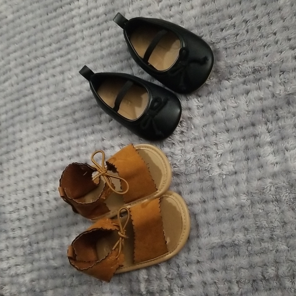 Old Navy .. 2 pairs crib shoes